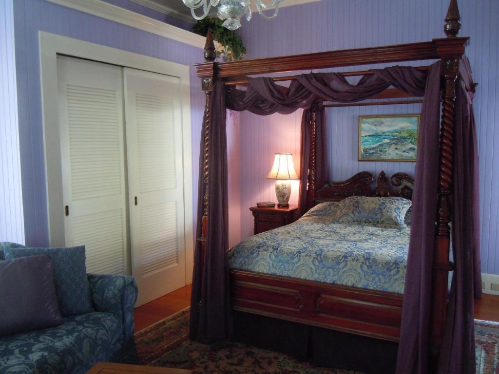 Jacaranda Inn Waimea Room photo